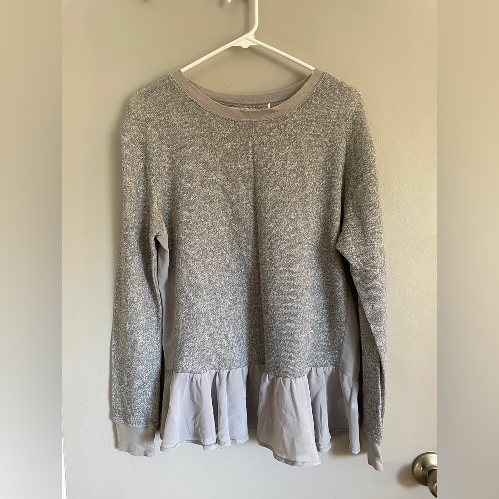 Kimchi Blue Gray Crewneck Sweatshirt/Sweater with Ruffle Hem